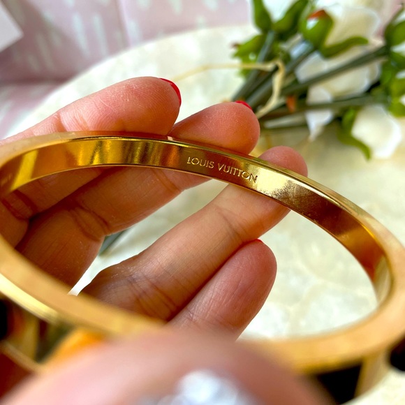 LOUIS VUITTON "GIMME GIVE ME A CLUE " gold tone lacquer dotted bangle SIZE SM - Picture 5 of 7